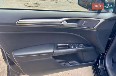 Седан Ford Fusion 2017 в 