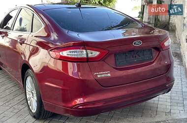 Седан Ford Fusion 2016 в 