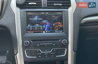 Седан Ford Fusion 2016 в 