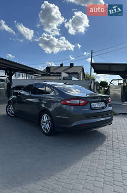 Седан Ford Fusion 2016 в 