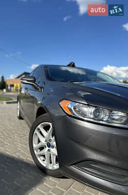 Седан Ford Fusion 2016 в 
