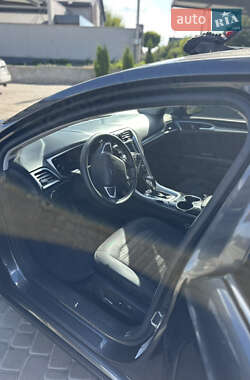 Седан Ford Fusion 2016 в 