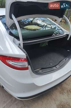 Седан Ford Fusion 2015 в 