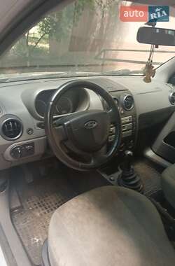 Хэтчбек Ford Fusion 2005 в 