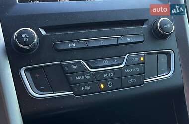 Седан Ford Fusion 2016 в 