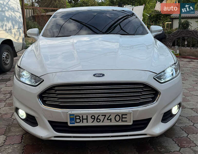 Седан Ford Fusion 2015 в 