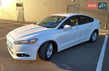 Седан Ford Fusion 2015 в 