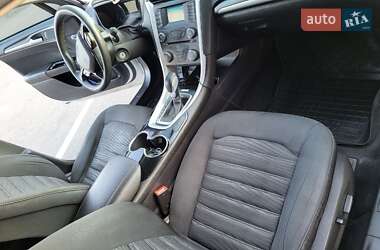 Седан Ford Fusion 2015 в 
