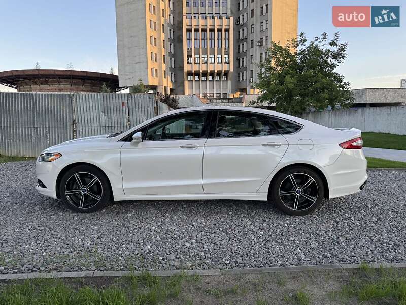Седан Ford Fusion 2014 в Львові