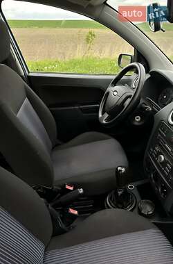Хэтчбек Ford Fusion 2006 в 