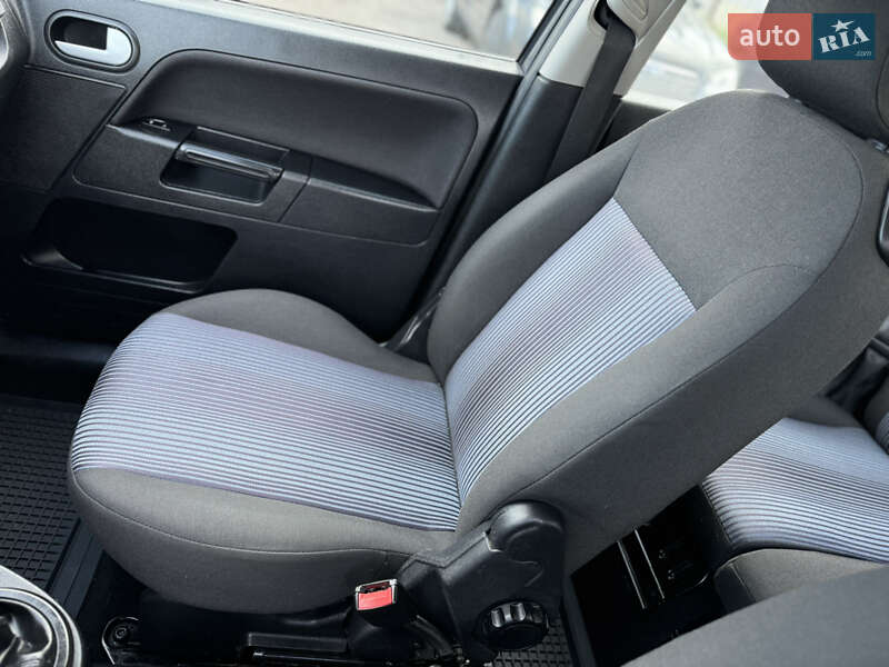 Хэтчбек Ford Fusion 2006 в Чернигове