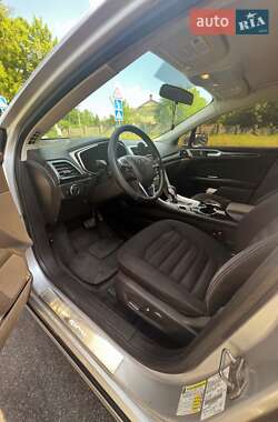 Седан Ford Fusion 2014 в 