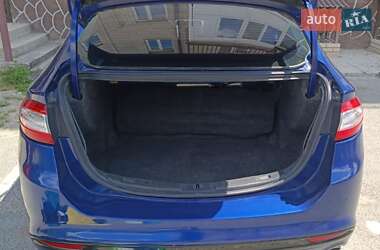 Седан Ford Fusion 2013 в 