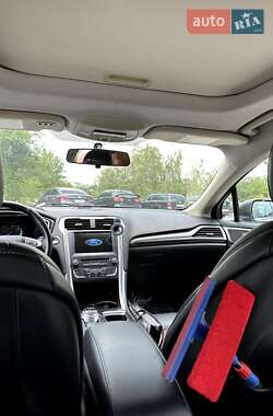 Седан Ford Fusion 2016 в 