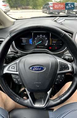Седан Ford Fusion 2016 в 