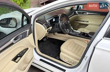 Седан Ford Fusion 2016 в 