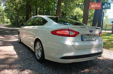 Седан Ford Fusion 2013 в 