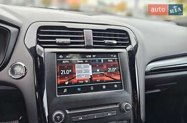 Седан Ford Fusion 2015 в 