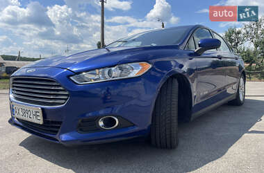 Седан Ford Fusion 2015 в 