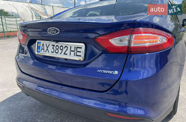 Седан Ford Fusion 2015 в 