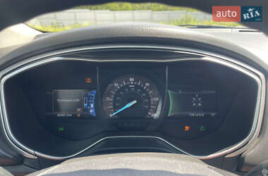 Седан Ford Fusion 2015 в 