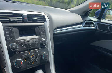 Седан Ford Fusion 2015 в 