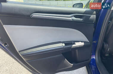 Седан Ford Fusion 2015 в 