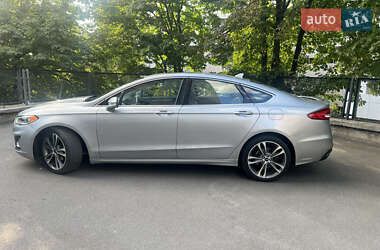 Седан Ford Fusion 2020 в 