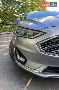 Седан Ford Fusion 2020 в 