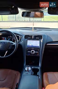 Седан Ford Fusion 2019 в 