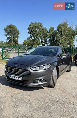 Седан Ford Fusion 2015 в 