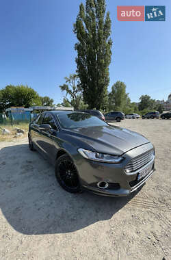 Седан Ford Fusion 2015 в 