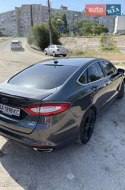 Седан Ford Fusion 2015 в 