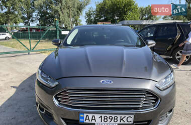 Седан Ford Fusion 2015 в 