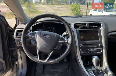 Седан Ford Fusion 2015 в 
