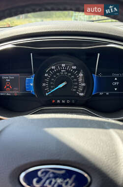 Седан Ford Fusion 2015 в 