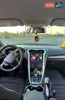 Седан Ford Fusion 2014 в 