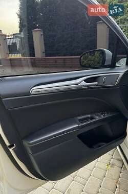 Седан Ford Fusion 2017 в 