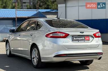 Седан Ford Fusion 2015 в 