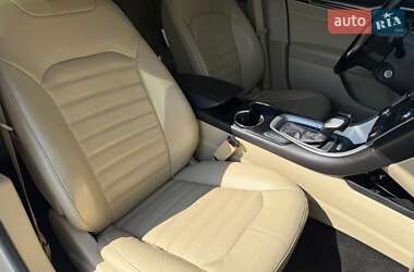 Седан Ford Fusion 2015 в 