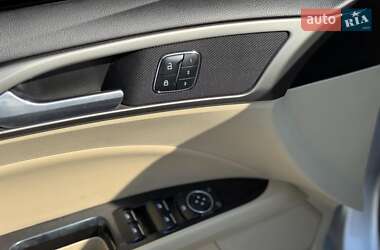 Седан Ford Fusion 2015 в 