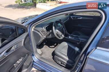Седан Ford Fusion 2017 в 