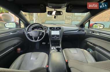 Седан Ford Fusion 2017 в 