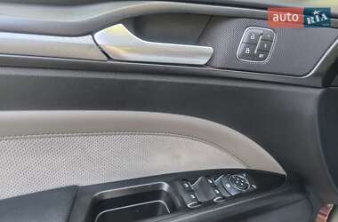 Седан Ford Fusion 2017 в 