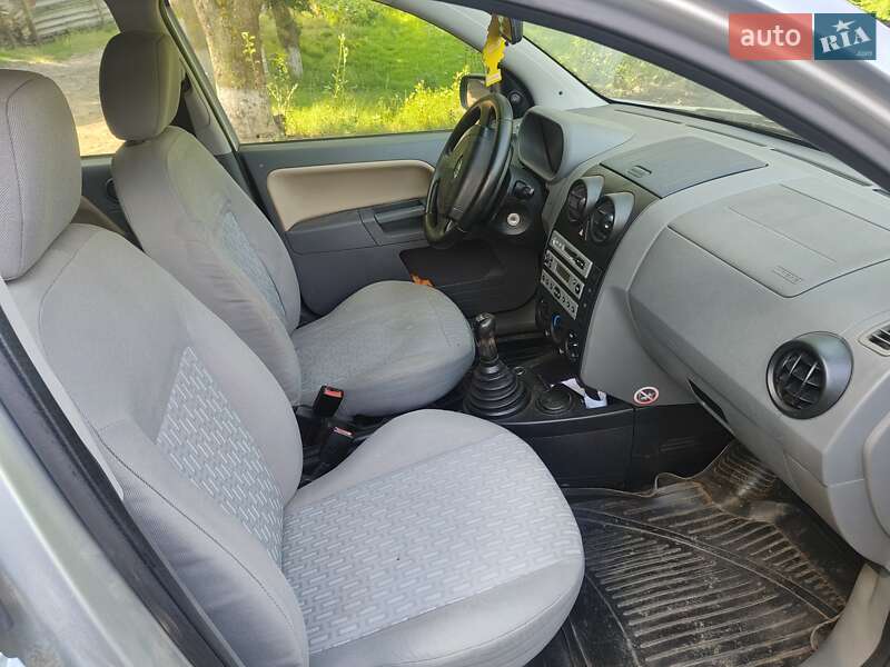 Хетчбек Ford Fusion 2004 в Теплику