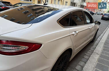 Седан Ford Fusion 2012 в 