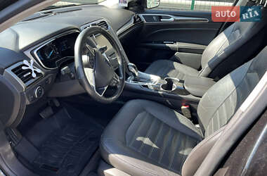 Седан Ford Fusion 2015 в 