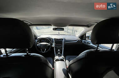 Седан Ford Fusion 2015 в 