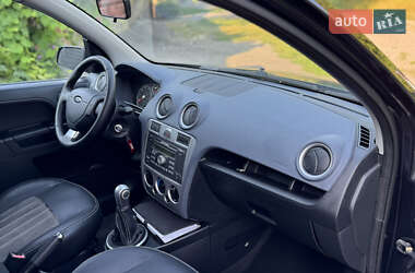 Хэтчбек Ford Fusion 2010 в 