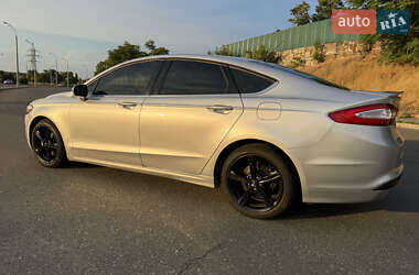 Седан Ford Fusion 2016 в 